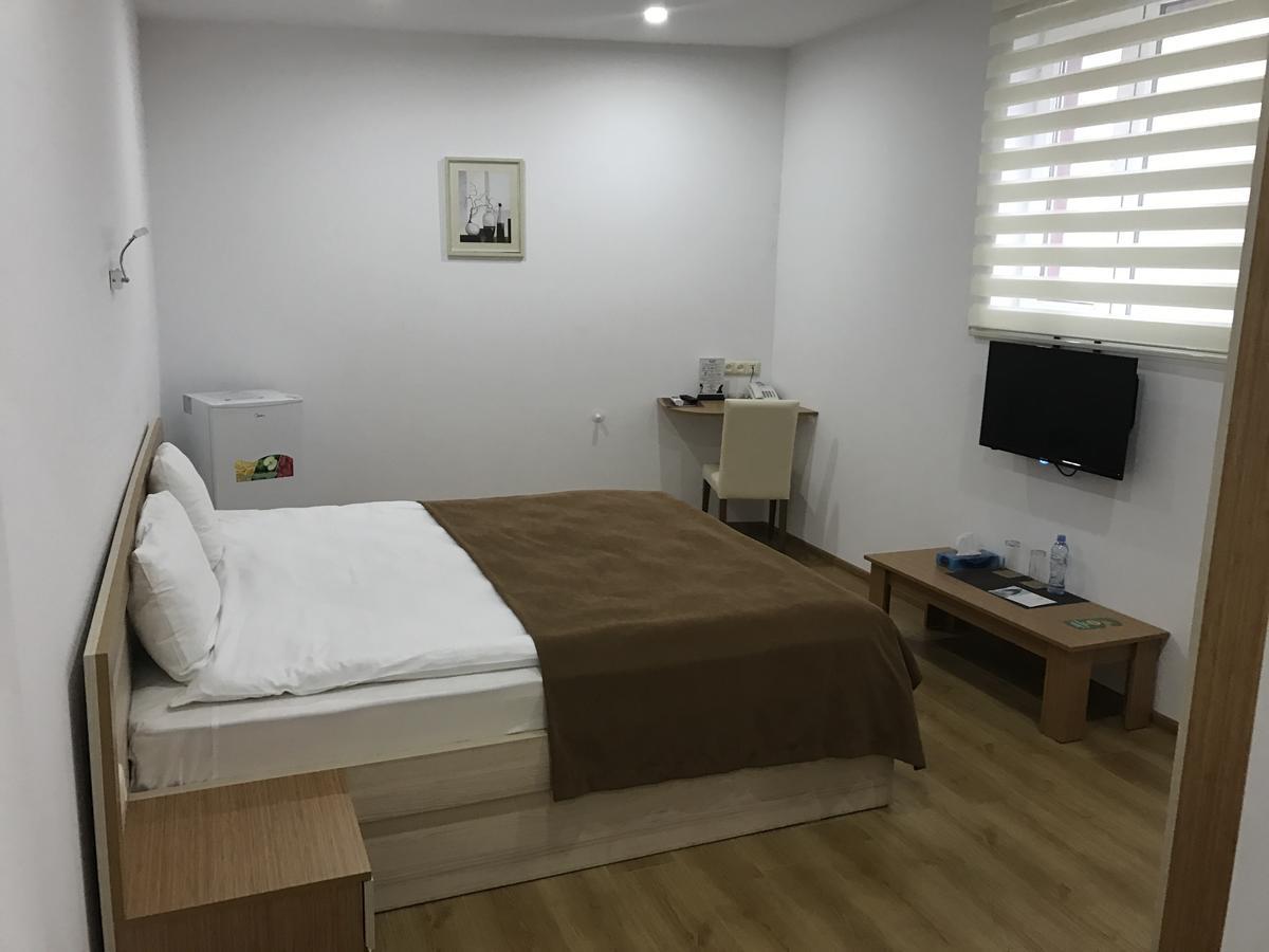 Hotel Marseille Batumi Eksteriør billede